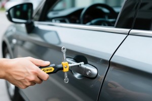 杠杆原理妙用，易欧工具如何安全高效打开车门